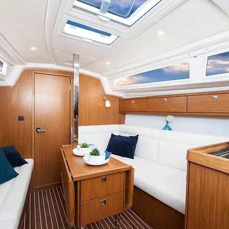 Sailing Yacht Bavaria 33 