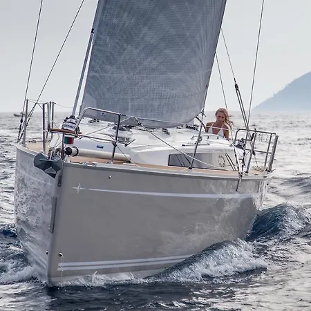 Bateau-hôtel Sailing Yacht Bavaria 33 