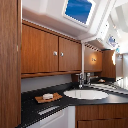 Sailing Yacht Bavaria 33 