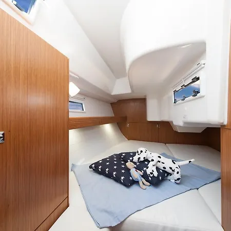 Bateau-hôtel Sailing Yacht Bavaria 33 
