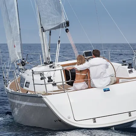 Botel Sailing Yacht Bavaria 33 