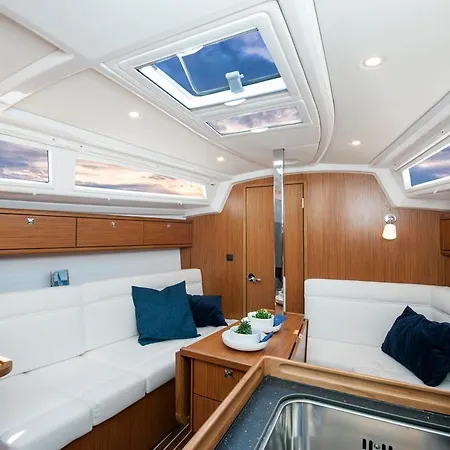 Sailing Yacht Bavaria 33 