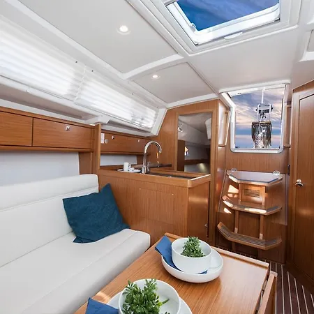 Sailing Yacht Bavaria 33 