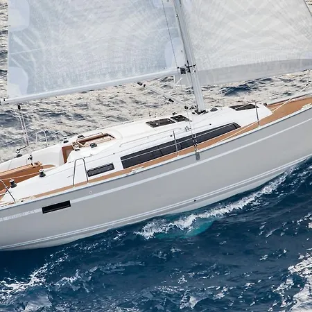 Sailing Yacht Bavaria 33 